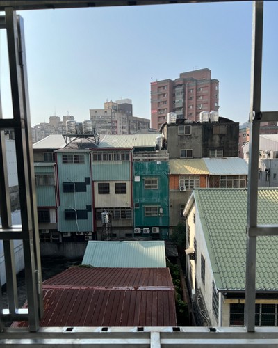 台中沙鹿鐵窗留出口, 台中沙鹿鐵窗開安全門, 台中沙鹿防盜窗加開小門, 台中沙鹿鐵窗改逃生窗價格?, 台中沙鹿鐵窗修改, 台中沙鹿白鐵窗修改