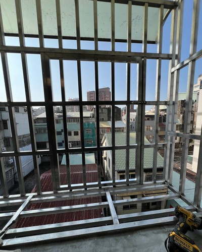 台中大里鐵窗留出口, 台中大里鐵窗開安全門, 台中大里防盜窗加開小門, 台中大里鐵窗改逃生窗價格?, 台大里中鐵窗修改, 台中大里白鐵窗修改