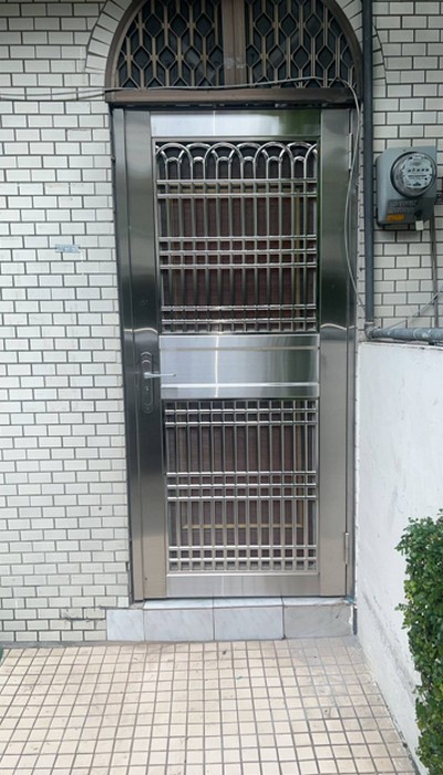 台中舊鐵門更換, 台中住家大門更換, 台中大門更換, 台中子母門更換, 台中玄關門更換, 台中不銹鋼門, 台中鐵門, 台中鋁門, 台中鍛造鐵門, 台中防火門, 台中電動鐵門, 台中鐵件製作, 台中造型門