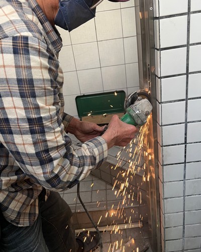 台中不銹鋼門, 台中鐵門, 台中公寓大門更換玄關門, 台中鐵門安裝師傅, 台中鐵件製作