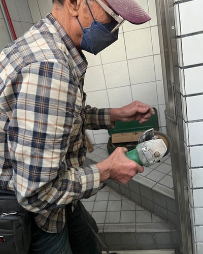 台中不銹鋼門, 台中鐵門, 台中鋁門, 台中鍛造鐵門, 台中防火門, 台中電動鐵門, 台中鐵件製作, 台中造型門