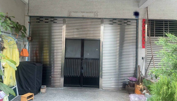 台中傳統鐵捲門安裝, 台中鐵捲門改小門費用, 台中鐵捲門改造, 台中鐵捲門加裝小門, 台中鐵捲門維修, 台中鐵捲門安裝, 台中鐵捲門價格, 台中捲門維修, 台中捲門故障, 台中捲門安裝, 台中捲門價格, 台中電動捲門, 台中伸縮大門, 台中電動鐵捲門, 台中手拉鐵捲門, 台中捲門, 台中不銹鋼捲門