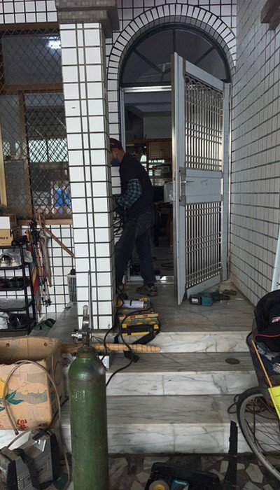 台中鐵工師傅, 台中不鏽鋼防盜門安裝, 台中不銹鋼鐵門安裝, 台中白鐵門安裝, 台中防盜門安裝